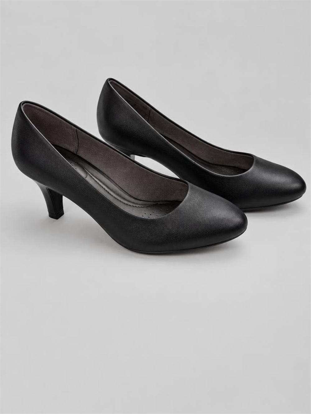 Life Stride Black Rounded-Toe Mid Heel Pumps